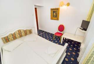 Отель Hotel Cetate Imparatul Romanilor Алба-Юлия Бюджетный двухместный номер с 1 кроватью-1